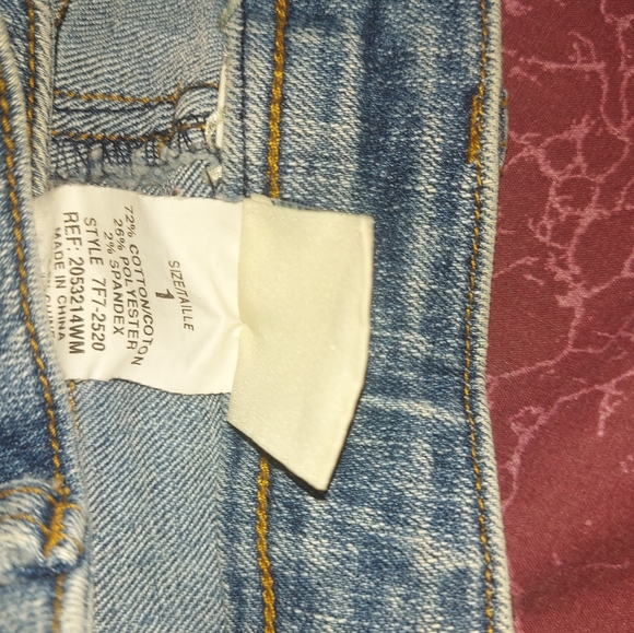 Cute Jean shorts - Picture 3 of 4